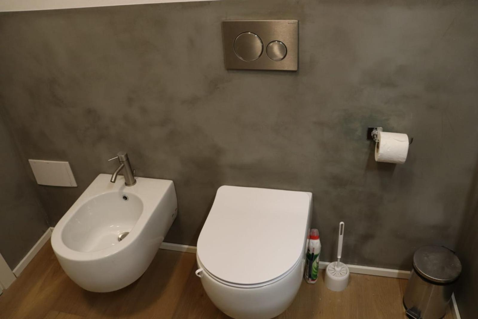 Little Apartment Over The Canal Болоня Екстериор снимка