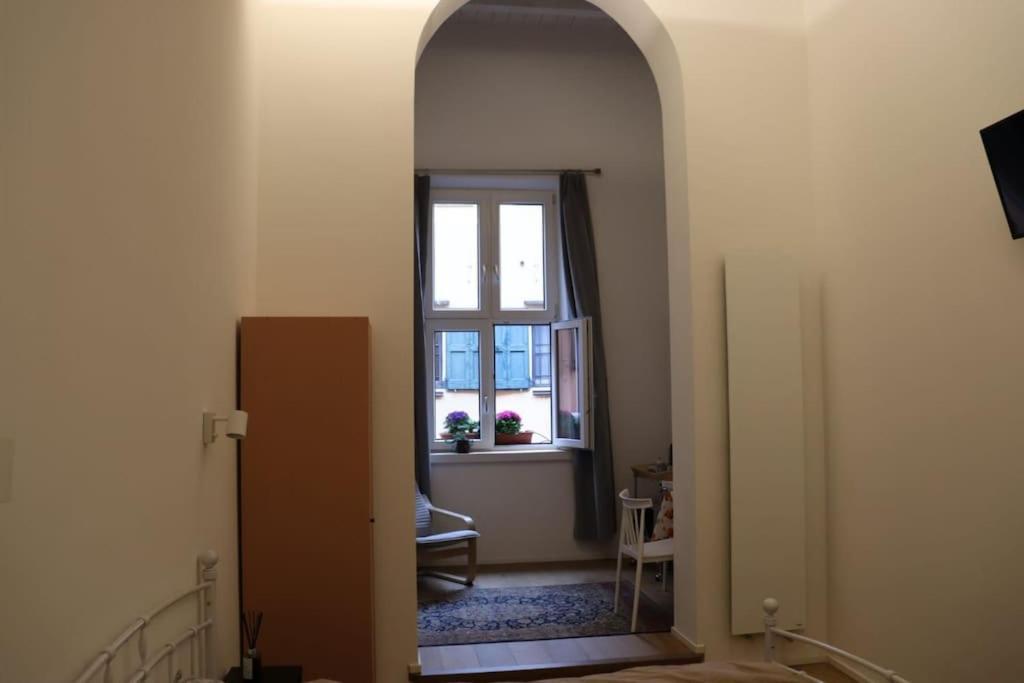 Little Apartment Over The Canal Болоня Екстериор снимка